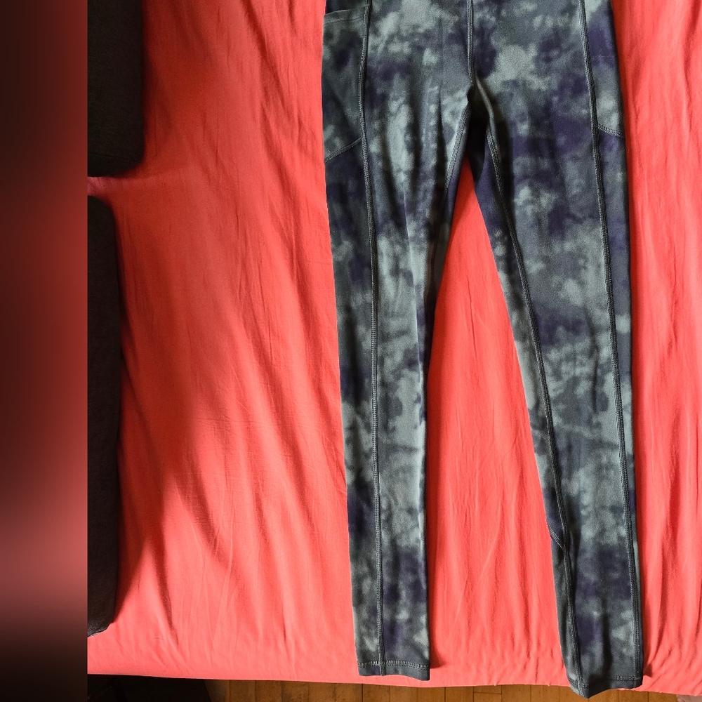 Victorias Secret Leggings And Crop Top Blue and Green - Picture 4 of 9
